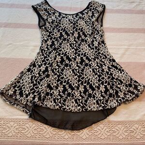 Julie’s Closet White/Black Dressy Top